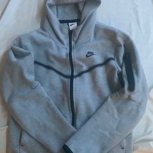 Nike Sportswear Tech Fleece
Men's Full-Zip Hoodie
